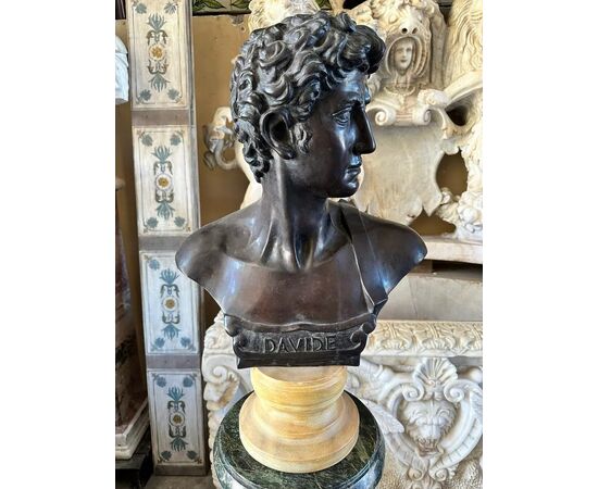  Busto in Bronzo 'Davide' con Base in Marmo, su colonna in marmo verde, XIX Secolo 
