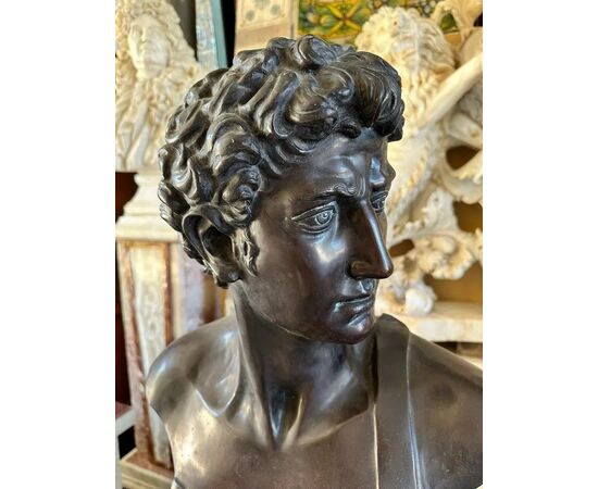  Busto in Bronzo 'Davide' con Base in Marmo, su colonna in marmo verde, XIX Secolo 