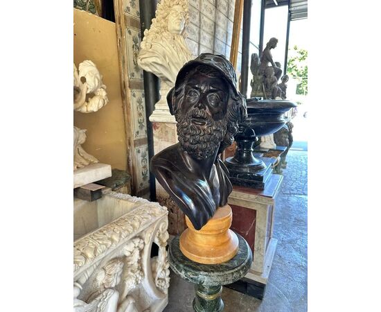  Busto in Bronzo di Menelao, su colonna in marmo verde del XIX Secolo