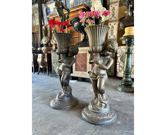 Coppia Fioriere in Ghisa con Putti