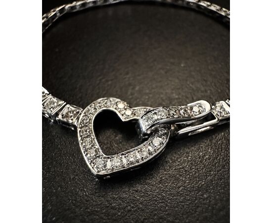 Bracciale  tennis  in  oro  bianco  con  chiusura a cuore 