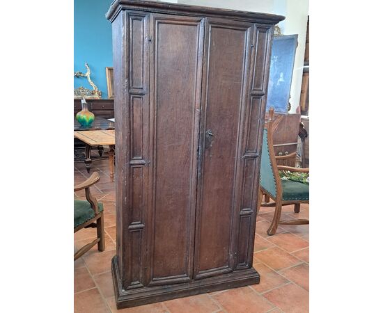 Armadio credenza del ‘600 in castagno