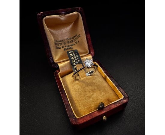 Anello solitario con  Diamante  0.53 ct.  