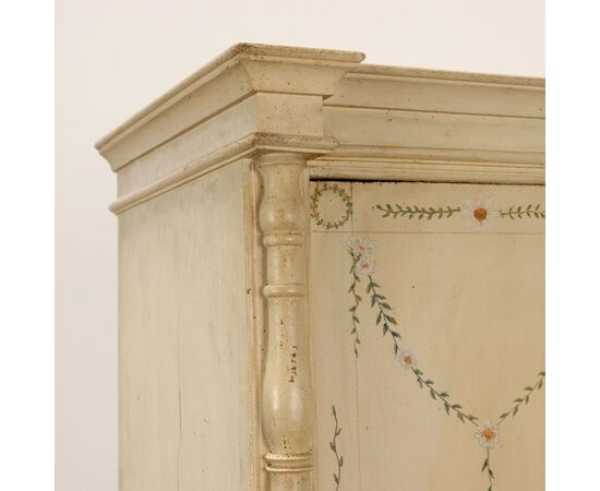 Credenzino in Legno Laccato e Dipinto Italia XX Secolo