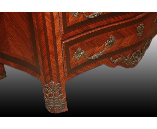 Comoncino stile Transizione della seconda metà del 1800 con marmo rosso Francia e bronzi