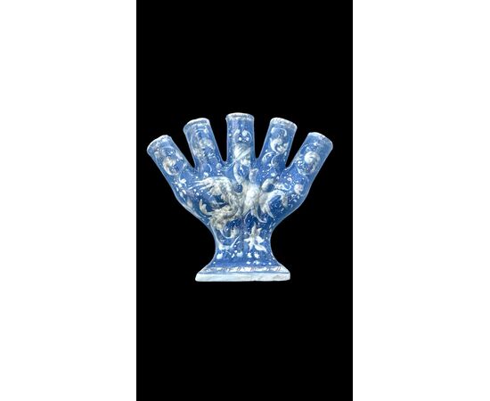 Tulipaniera in maiolica a sfondo blu con decoro a raffaellesche.Manifattura Molaroni.Pesaro.