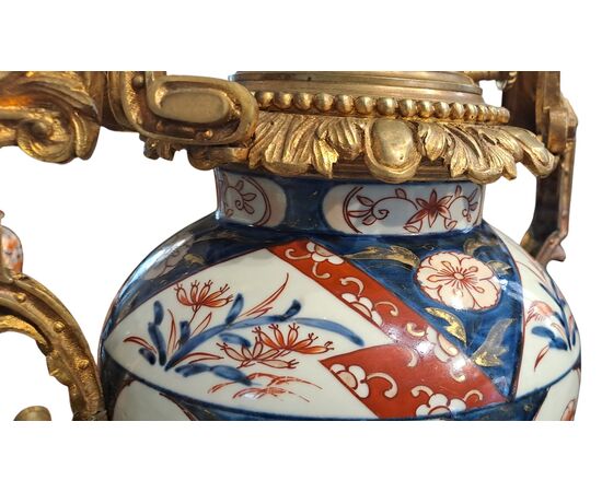 COPPIA DI LUMI IN PORCELLANA - IMARI -  XIX SEC.