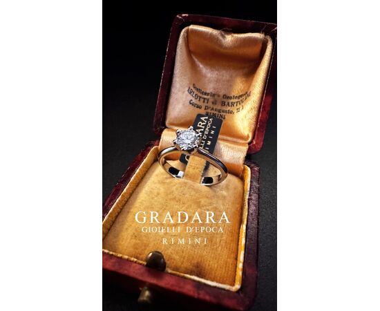 Anello solitario con  Diamante  0.53 ct.  