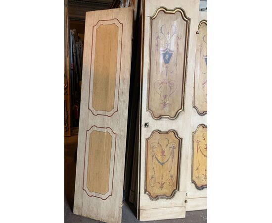 PTS889 - Porta bifacciale laccata, epoca '800, misure cm L 104 x H 218