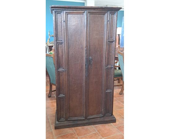 Armadio credenza del ‘600 in castagno