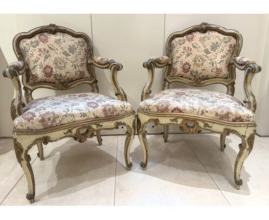 Due poltrone  in legno laccato e dorato, Lombardia, XVIII secolo