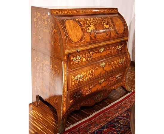 Antico comò a rullo Olandese Luigi XV del 1700 in legno di mogano riccamente intarsiato