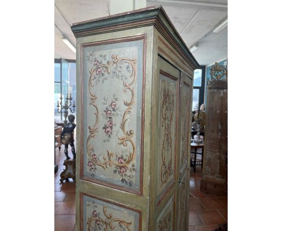 Armadio dipinto dell’800