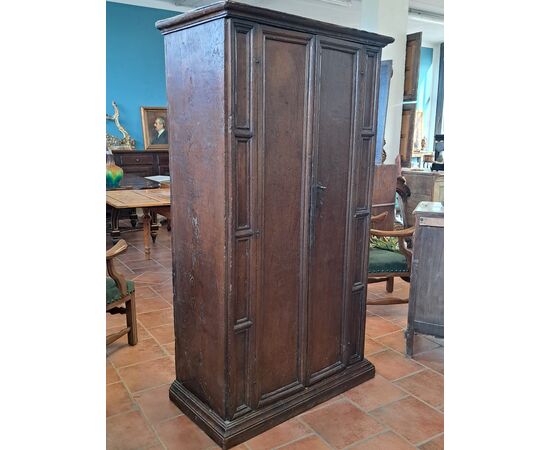 Armadio credenza del ‘600 in castagno