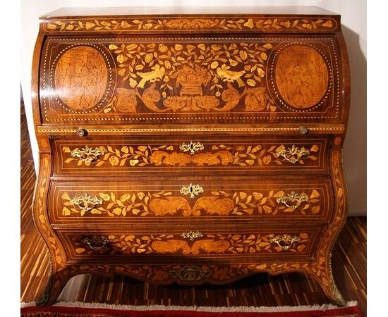 Antico comò a rullo Olandese Luigi XV del 1700 in legno di mogano riccamente intarsiato