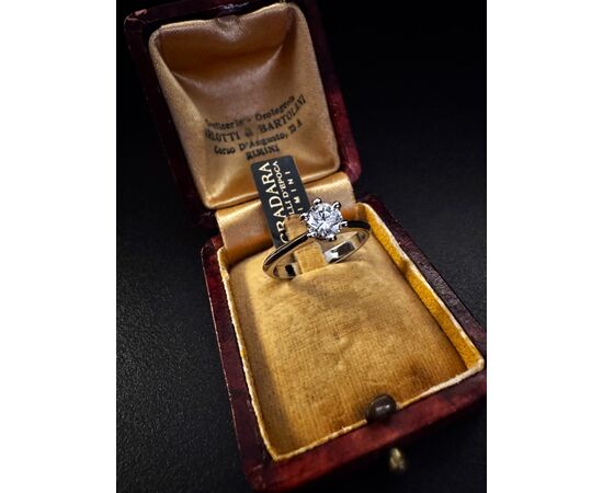 Anello solitario con  Diamante  0.53 ct.  