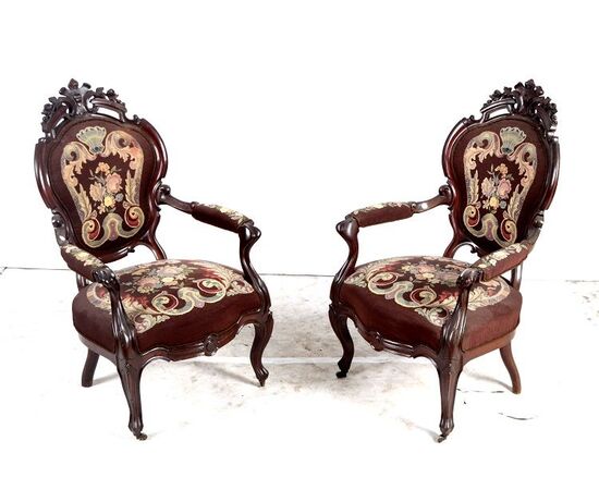 Antiche poltrone francesi del 1800 stile Luigi Filippo con ricamo a piccolo punto