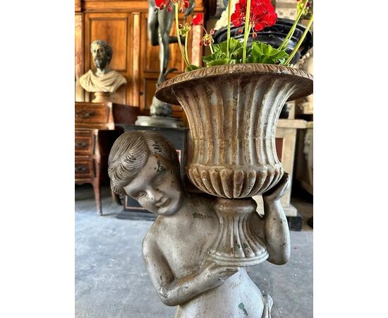  Coppia di Fioriere in Ghisa con Putti