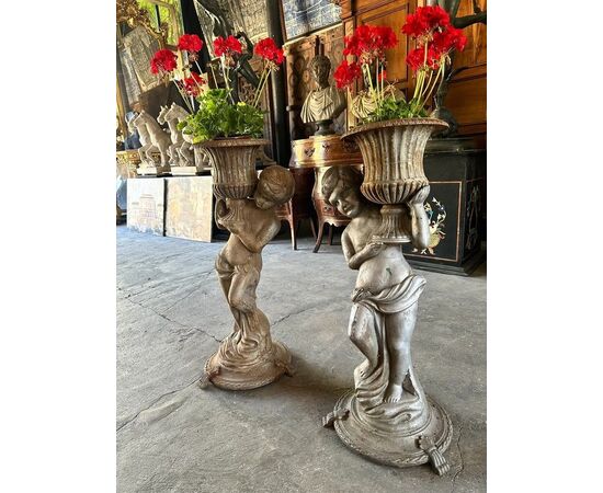  Coppia di Fioriere in Ghisa con Putti