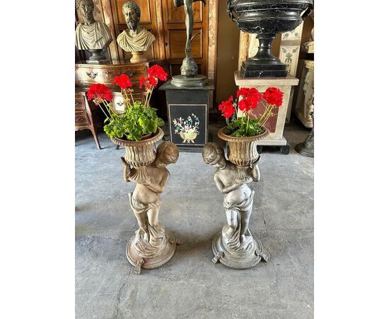  Coppia di Fioriere in Ghisa con Putti
