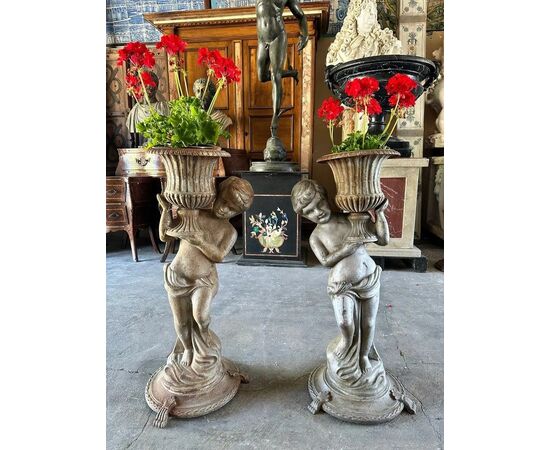  Coppia di Fioriere in Ghisa con Putti