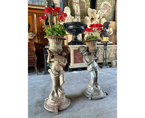  Coppia di Fioriere in Ghisa con Putti
