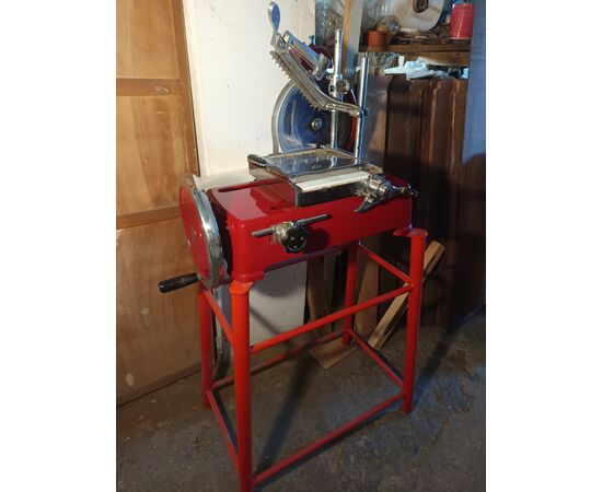 Working Cevenini brand slicer