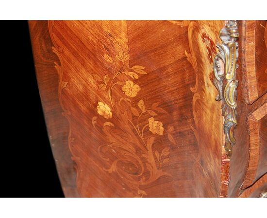 Louis XV serpentine chest of drawers from the 1800s, richly inlaid with 3 drawers