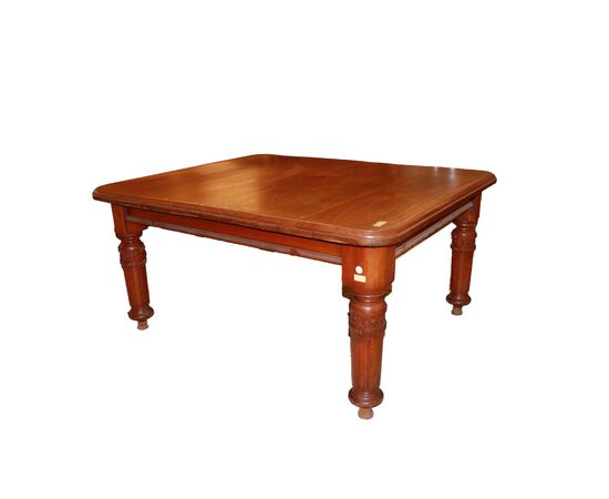 1800s Victorian extendable mahogany table