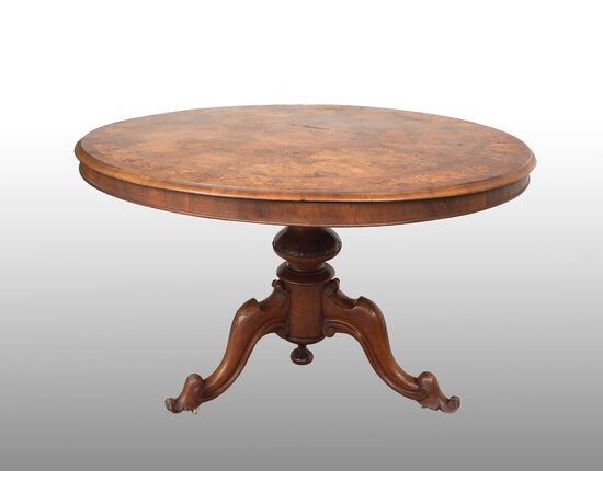 Antique Victorian English table in walnut briar from the 19th century.     