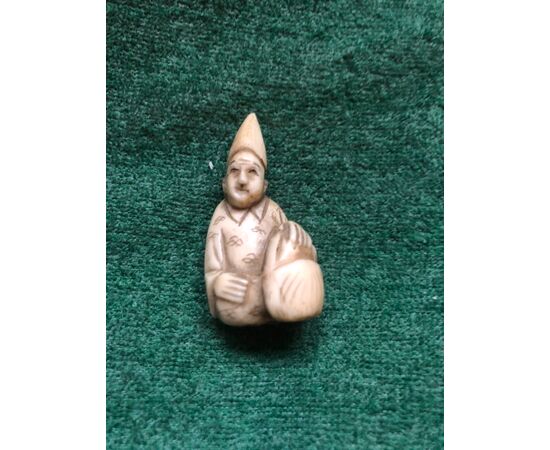 Ivory netsuke &#39;with seated figure with hat. Japan     