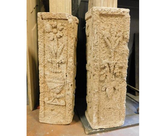 dars138 two heads of stairs in carved stone, meas. cm h 75 x cm l 23 x d. 19 cm     
