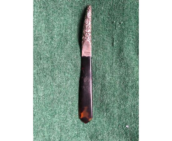 Small tortoiseshell and silver letter opener with floral motifs Birmingham 1886 England.     
