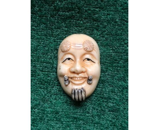 Netsuke &#39;in ivory with male face. Japan.     