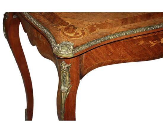 Tavolo Scrittoio Francese Stile Luigi XV Intarsiato e con Bronzi
