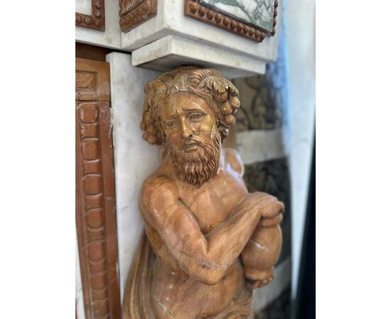  Grande Camino in Marmi Policromi con Cariatidi, XIX Secolo