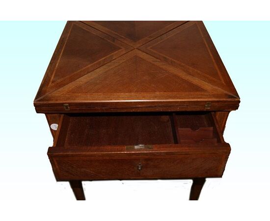 Antico tavolino da gioco stile Vittoriano del 1800 a fazzoletto