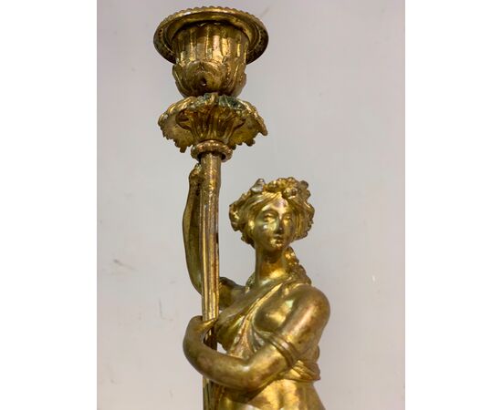 COPPIA DI CANDELABRI CON VESTALI META' DEL XIX SECOLO