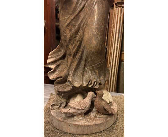 DARS676 - Statua Liberty in marmo, epoca '900, misure cm L 40 x H 107 x P 35