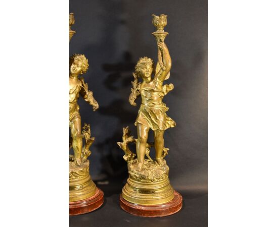 Coppia di candelieri in bronzo con allegorie, Ernest Rancoulet (Bordeaux 1842 - Bordeaux 1905) Firma su retro 'Rancoulet'