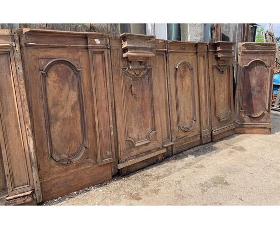 DARB242 - Boiserie in noce con pannelli scolpiti, epoca '700, misura 7,20 metri lineari x H 1,60