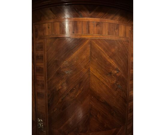 ARM247 - Angoliera lastronata con intarsi, epoca '700, misure cm L 67 x H 182 x P 45