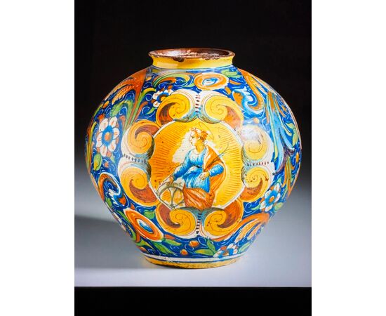 Vaso globulare in maiolica , Venezia ,  XVI secolo