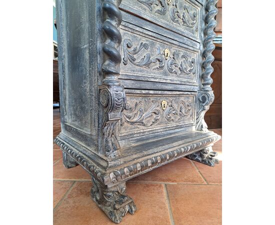 Secretaire con cassaforte laccato dell'Ottocento