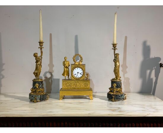 COPPIA DI CANDELABRI CON VESTALI META' DEL XIX SECOLO