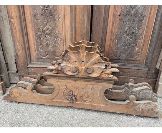 DARB243 - Boiserie Liberty in noce con tre porte, misura metri lineari 9