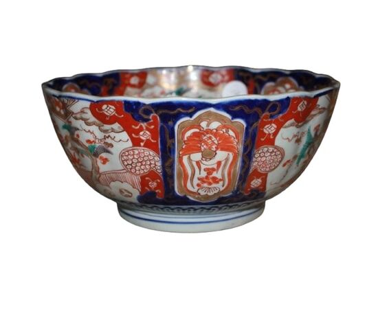 Piatto Centrotavola Imari Giapponese di fine 1800 in porcellana