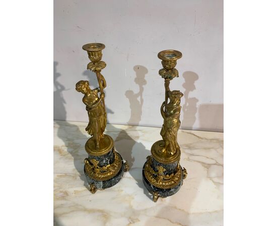 COPPIA DI CANDELABRI CON VESTALI META' DEL XIX SECOLO