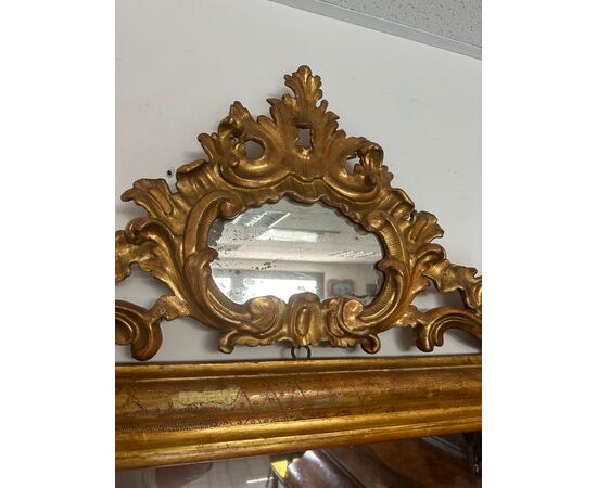 Specchiera in legno intagliato e dorato. Lombardia fine 700