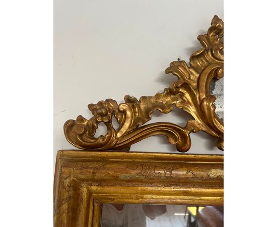 Specchiera in legno intagliato e dorato. Lombardia fine 700